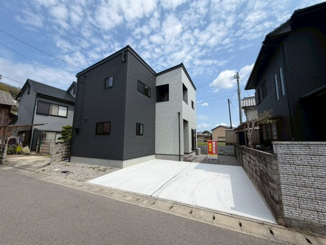 シックな外観４LDK　ルミナスコート綾川町畑田