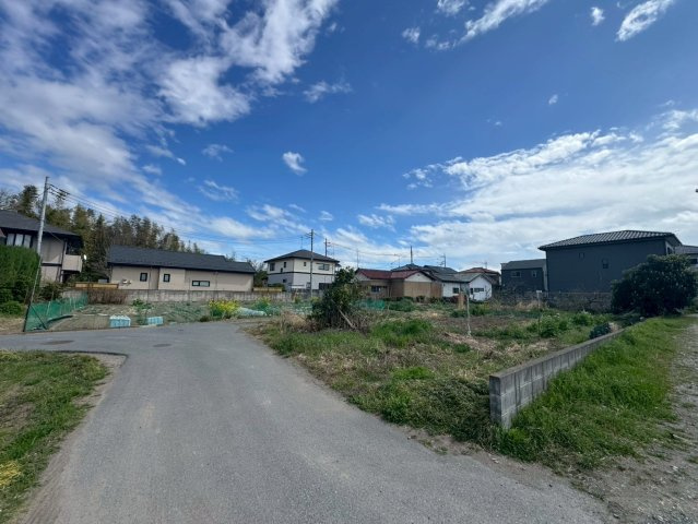 -三丁目不動産－本庄市小島6丁目　土地の前面道路含む現地写真