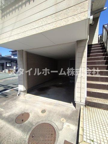 諏訪メゾン牧平の駐車場