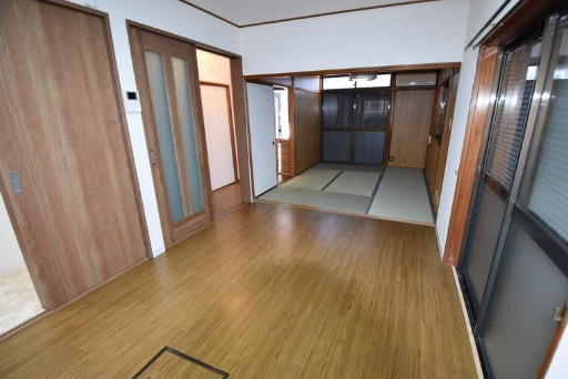 旭が丘3丁目貸家の居間・リビング