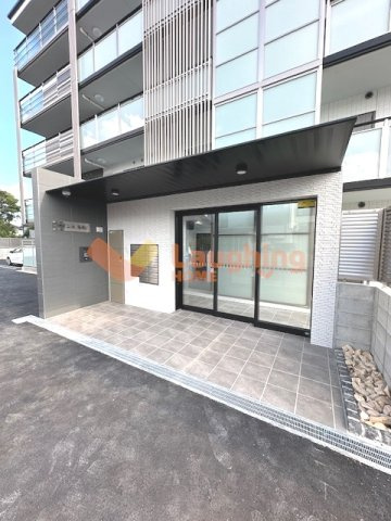 アインス鳥飼のエントランス|落ち着いたエントランスです