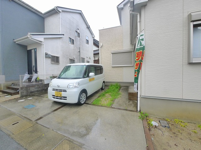 川西町結崎戸建の駐車場|カースペースがあります