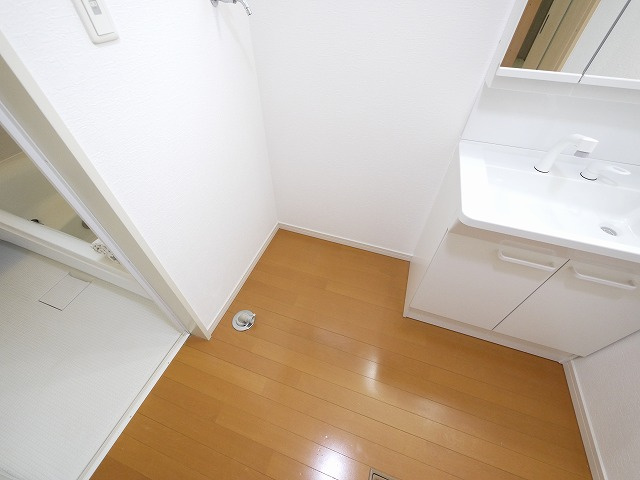 川西町結崎戸建の設備|室内洗濯置き場