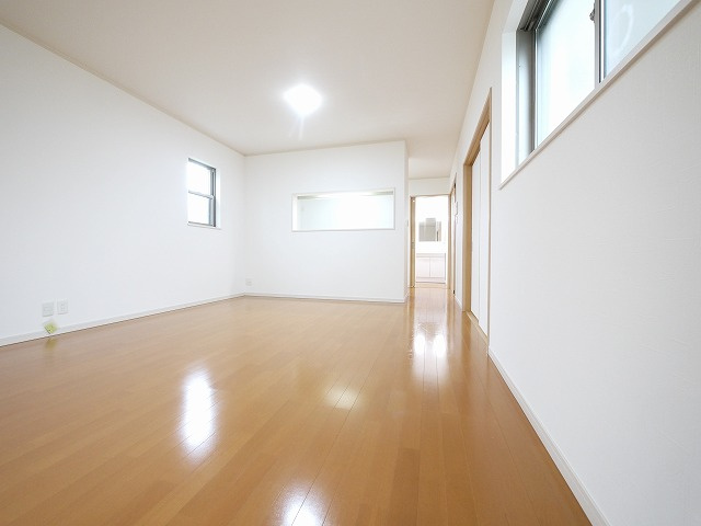 川西町結崎戸建の居間・リビング|リビングです