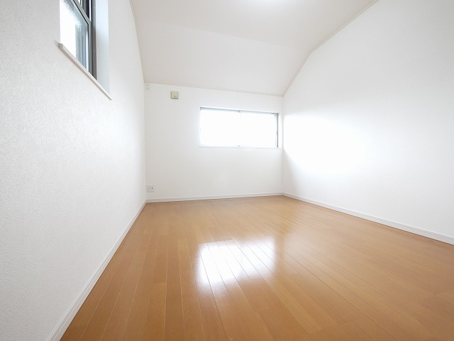 川西町結崎戸建の洋室|きれいな洋室です