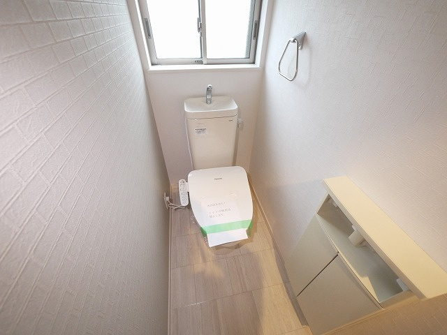 川西町結崎戸建のトイレ|清潔感のあるトイレです