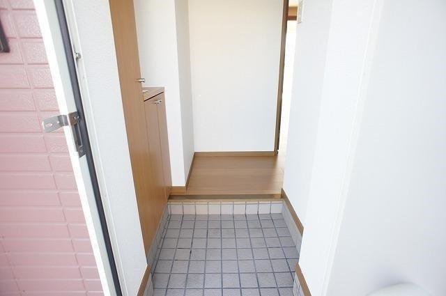 【玄関】 | フレグランスしらさぎＢ | ゆったりとした玄関です