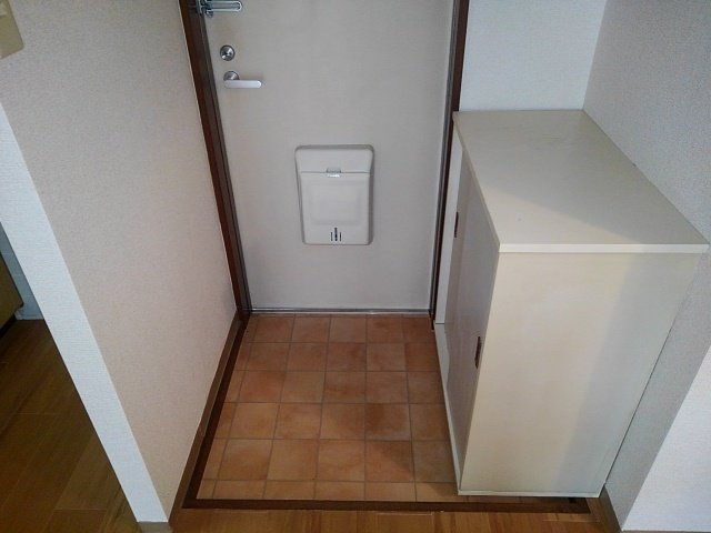 【玄関】 | クレッセントハウスⅠ | 明るい玄関です