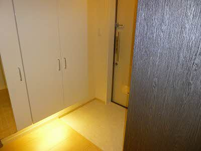 ガーデンズスクエア庚午壱番館の玄関