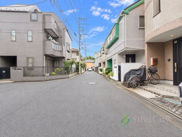 杉並区上高井戸1丁目の前面道路含む現地写真