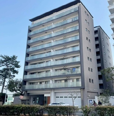 【外観】 | フローラ住吉川 | 2026年4月中旬リフォーム完了予定、設備充実のお部屋。大切なペットと住吉川遊歩道でお散歩が楽しめます♪