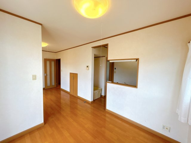 いわき市若葉台１丁目　戸建て　不動産プラスの居間・リビング|おしゃれな居間です