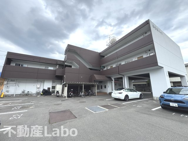 寒香梅ハイツの駐車場
