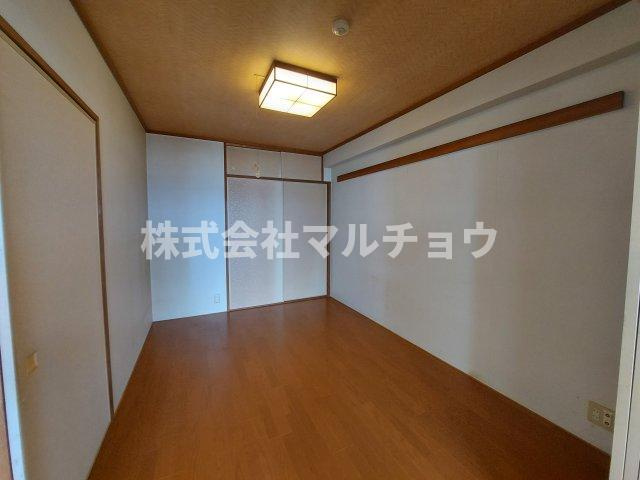 ファミールヴィラ紀伊田辺C棟の洋室|落ち着いた色調の洋室です