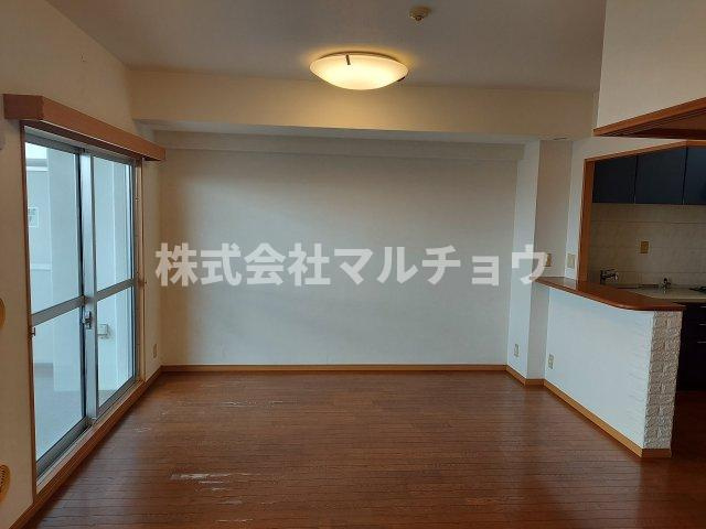 ファミールヴィラ紀伊田辺C棟の居間・リビング|ゆったりとしたリビングです
