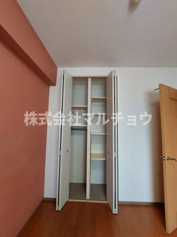 ファミールヴィラ紀伊田辺C棟の玄関|収納もある玄関です