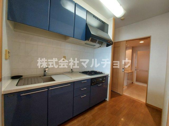 ファミールヴィラ紀伊田辺C棟のキッチン|コンパクトなキッチンで掃除もラクラク