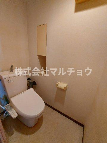 ファミールヴィラ紀伊田辺C棟のトイレ|落ち着いた色調のトイレです