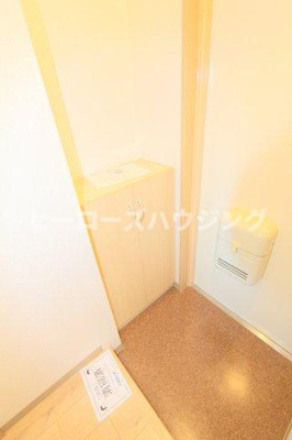 【玄関】 | ロイヤルコート中桜塚 