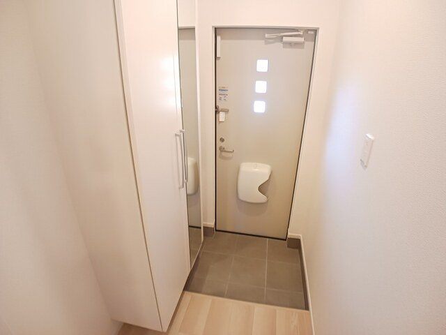 直方市大字感田のアパートの玄関