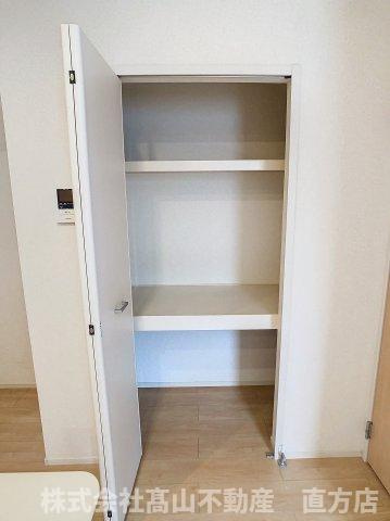 直方市殿町のアパートの収納