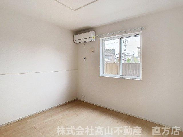 直方市殿町のアパートの居間・リビング