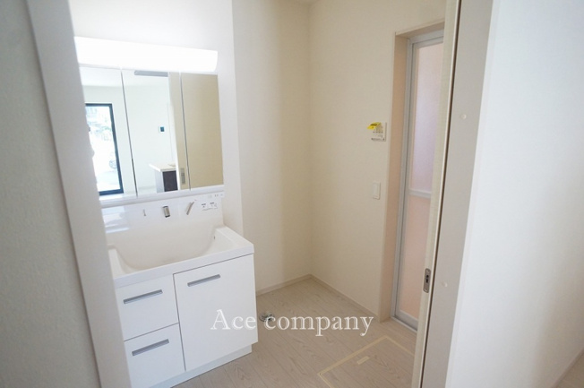 【ランドリースペース】 | 東大阪市菱屋西5丁目　【2号棟/全2棟】