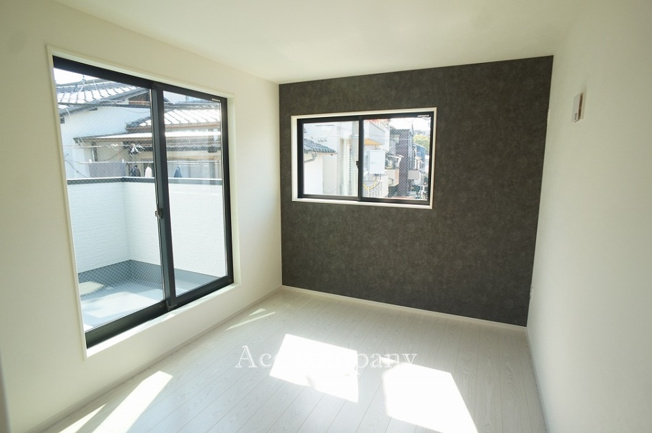 【寝室】 | 東大阪市菱屋西5丁目　【2号棟/全2棟】 | 【2階：洋室6.1帖】バルコニーに面したお部屋です☆