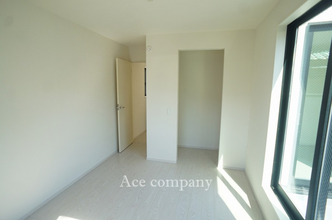 【寝室】 | 東大阪市菱屋西5丁目　【2号棟/全2棟】 | 【2階：洋室6.1帖】収納スペースあります♪