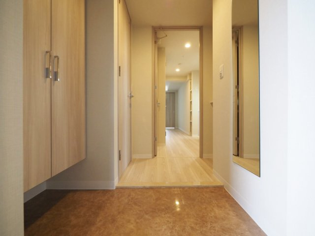 ミラージュパレス本町Departの玄関
