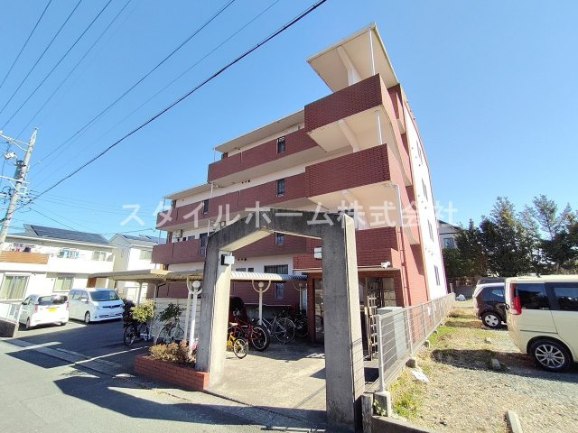 フィオーレ・アダチ