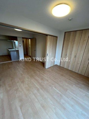 コープ野村梅田A棟の内装|明るい室内です