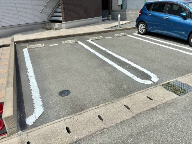 アベニールの駐車場