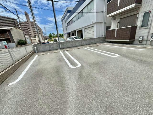 アベニールの駐車場
