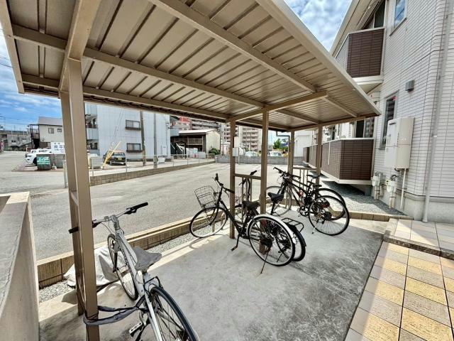 アベニールの駐車場