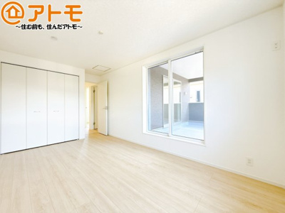 【寝室】 | 葵区岳美第3　新築戸建　3号棟 | 収納スペースもしっかり確保したお部屋は、収納家具の数も減らせるのでお部屋を広く使えます！
