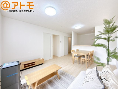 【居間・リビング】 | 葵区岳美第3　新築戸建　3号棟 | 家族団らんのイメージは、リビングを思い浮かべませんか？リビングこそ広々としたお部屋が良いですね♪