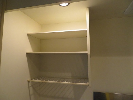 アベニール曙橋のキッチン|キッチン上部収納棚