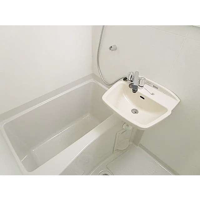 AZEST-RENT上石神井Ⅰの内装|明るい室内です