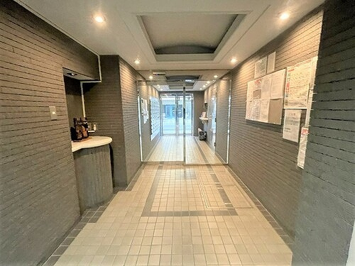 ワコーレ目白のエントランス