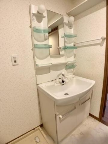 コンフォート博多南の洗面所|広々洗面脱衣所があり♪洗面化粧台（シャワーヘッド有）、使い勝手が良いです♪