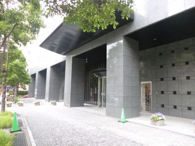 コンシェリア西新宿TOWER'S WESTのエントランス