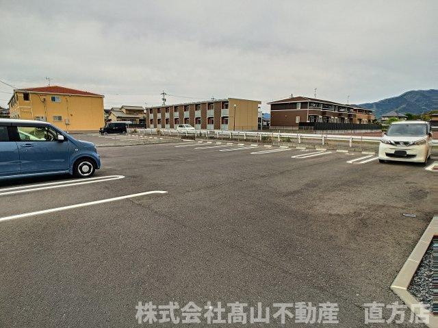 ニューメゾン感田Ｂの駐車場