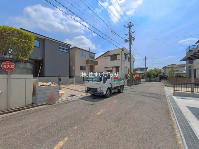 仲介手数料無料）春日井市高森台五丁目２号棟の前面道路含む現地写真|前面道路含む現地写真です