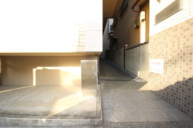 京都市山科区大宅中小路町の賃貸マンションの外観