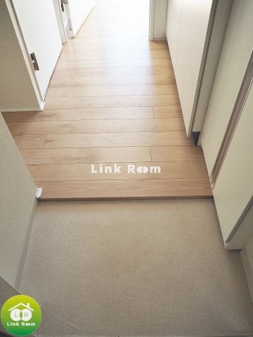 b'CASA新大橋の玄関