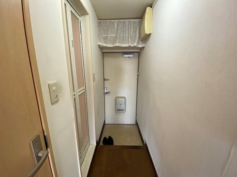 楠丘マンションの玄関