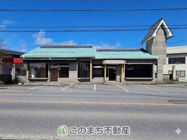 鹿沼市茂呂店舗の駐車場