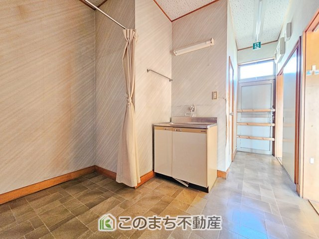 鹿沼市茂呂店舗の独立洗面台|店舗内装