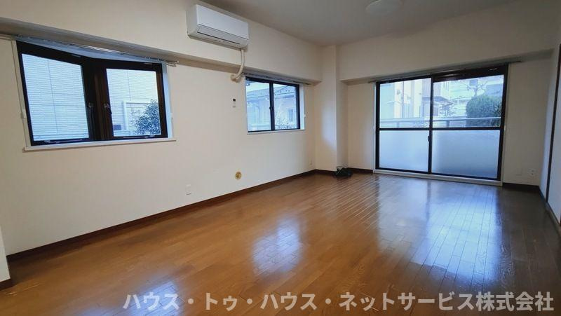 ロイヤルグリーン松戸の居間・リビング